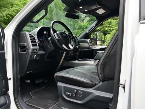 Used 2020 Ford F250 Platinum w/ FX4 Off-Road Package AWD/4WD image 23