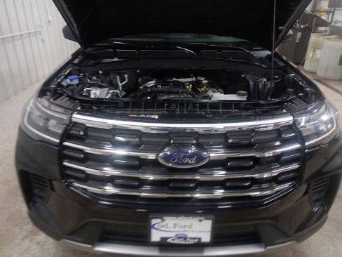 Certified 2025 Ford Explorer Active image 7