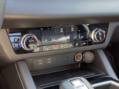 Used 2025 Mitsubishi Outlander SEL FWD image 14