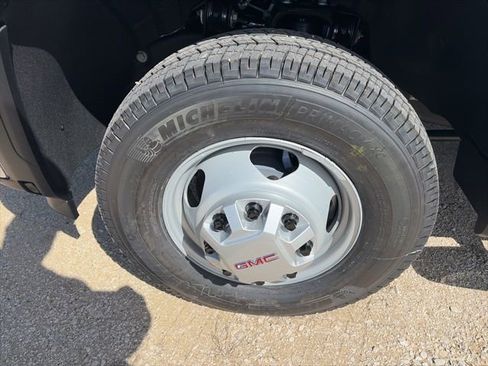 New 2026 GMC Sierra 3500 Pro w/ Convenience Package image 9