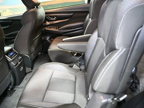 Used 2024 Subaru Ascent Premium w/ Convenience Package image 37