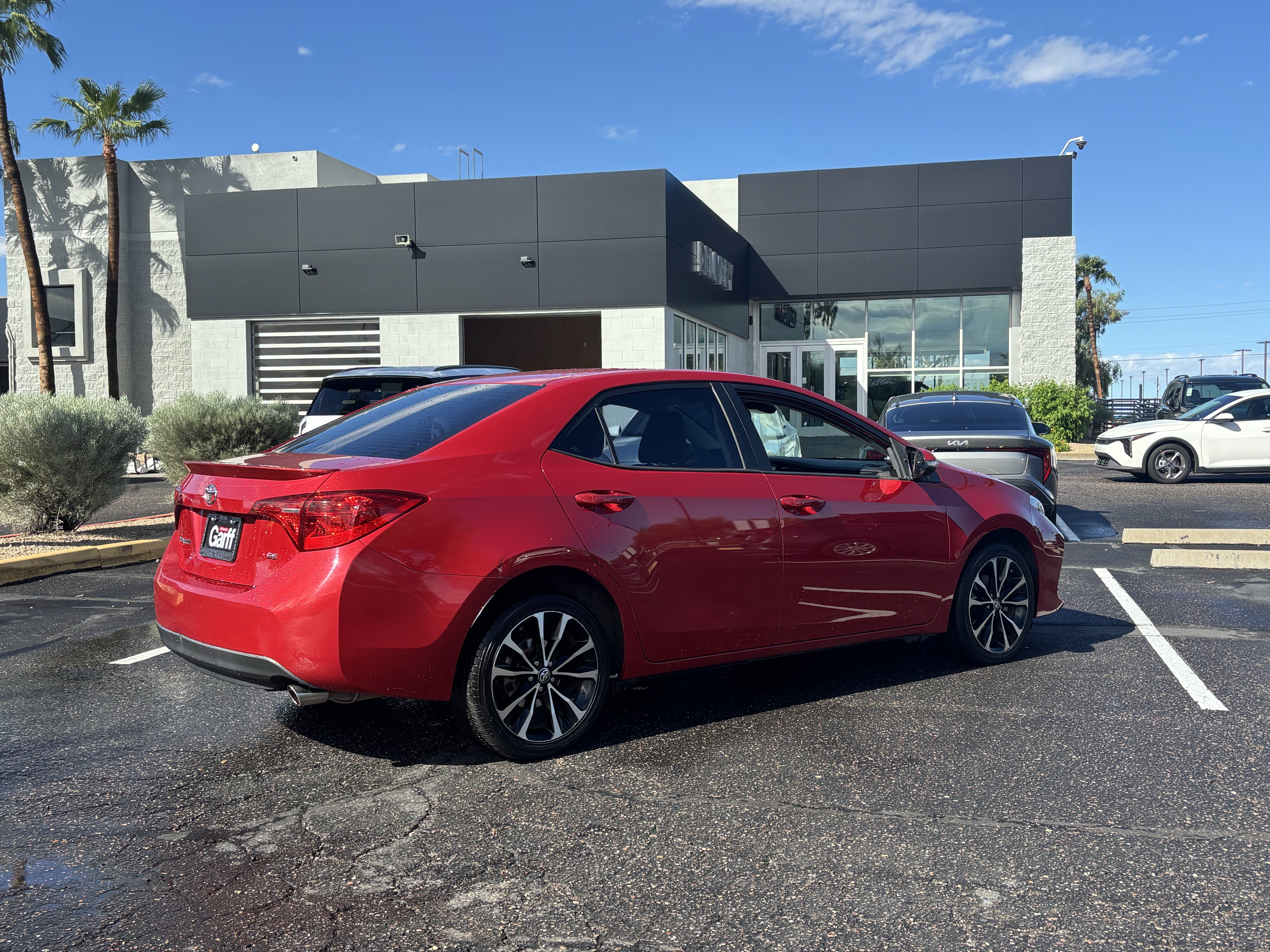 Used 2018 Toyota Corolla SE w/ Carpet Mat Package (TMS) FWD image 3