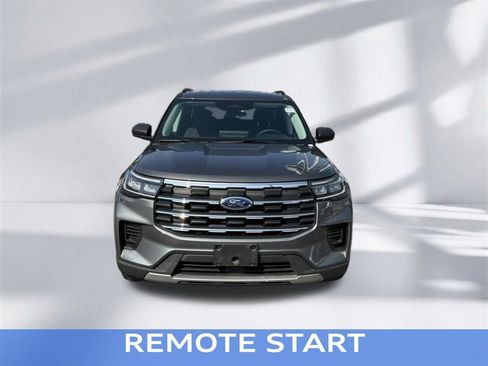 Used 2025 Ford Explorer Active AWD/4WD image 18