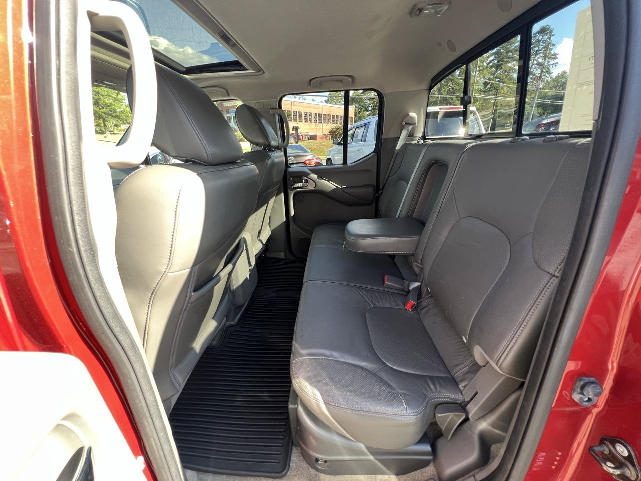 Used 2016 Nissan Frontier SL w/ Moonroof Package RWD image 11