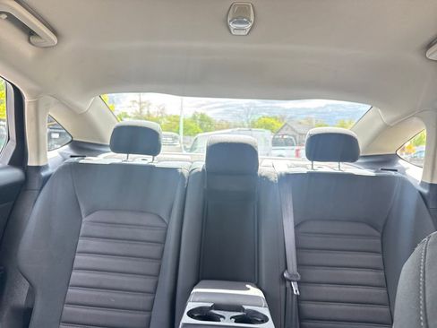 Used 2017 Ford Fusion SE w/ Fusion SE Technology Package FWD image 33