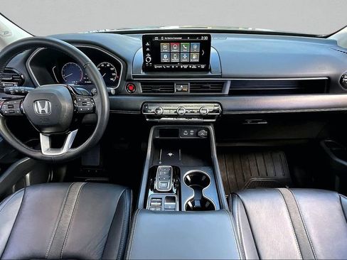 Used 2025 Honda Pilot Touring image 8