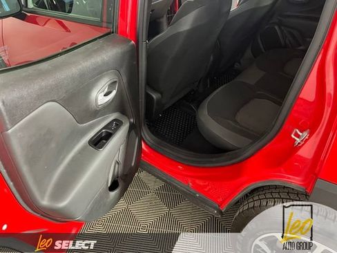 Used 2023 Jeep Renegade Latitude AWD/4WD image 15
