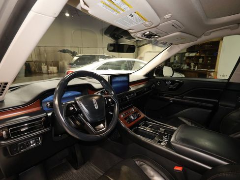 Used 2022 Lincoln Aviator Reserve w/ Equipment Group 201A AWD/4WD image 9