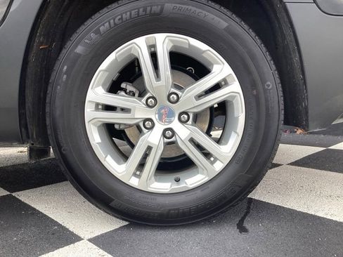 Used 2024 GMC Terrain SLE image 11