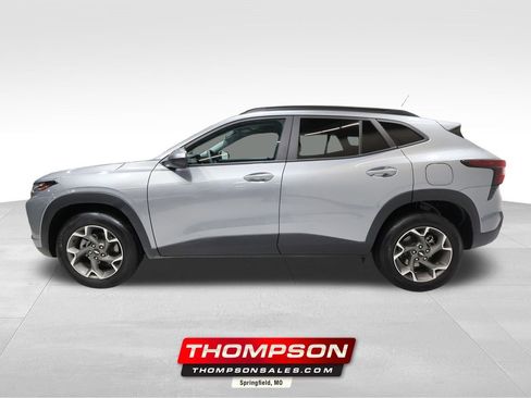 Certified 2025 Chevrolet Trax LT image 1