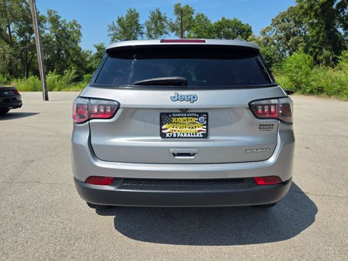 Used 2018 Jeep Compass Sport FWD image 9