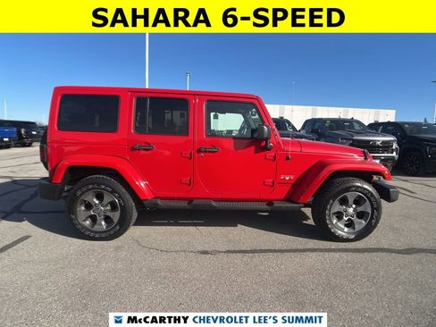 Used 2018 Jeep Wrangler Unlimited Sahara w/ Dual Top Group image 12