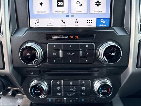 Used 2018 Ford F150 Platinum w/ Equipment Group 701A Luxury image 18