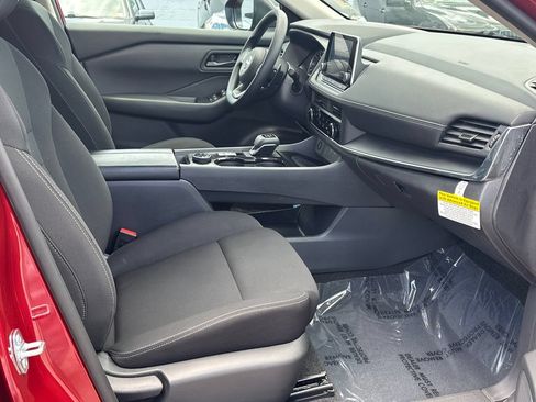 Used 2024 Nissan Rogue S AWD/4WD image 9