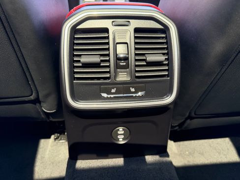 Used 2023 Porsche Macan S AWD/4WD image 21