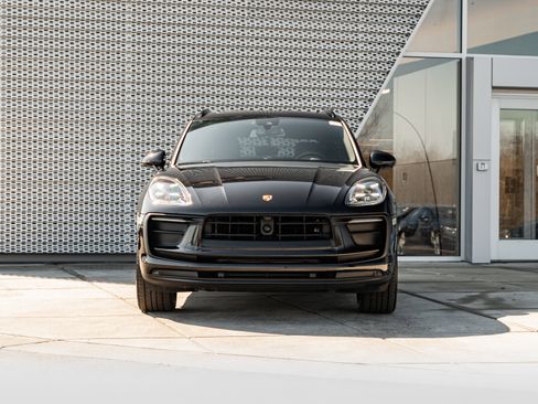 Used 2022 Porsche Macan AWD/4WD image 35