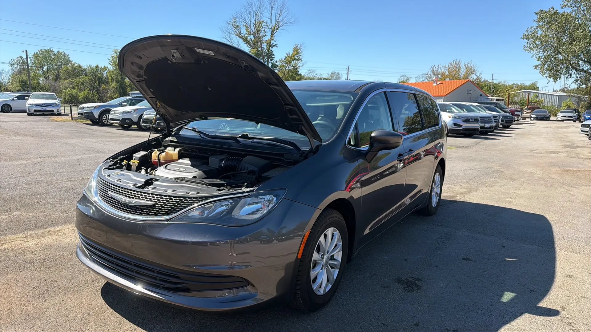 Used 2018 Chrysler Pacifica LX w/ Tire & Wheel Group FWD image 24