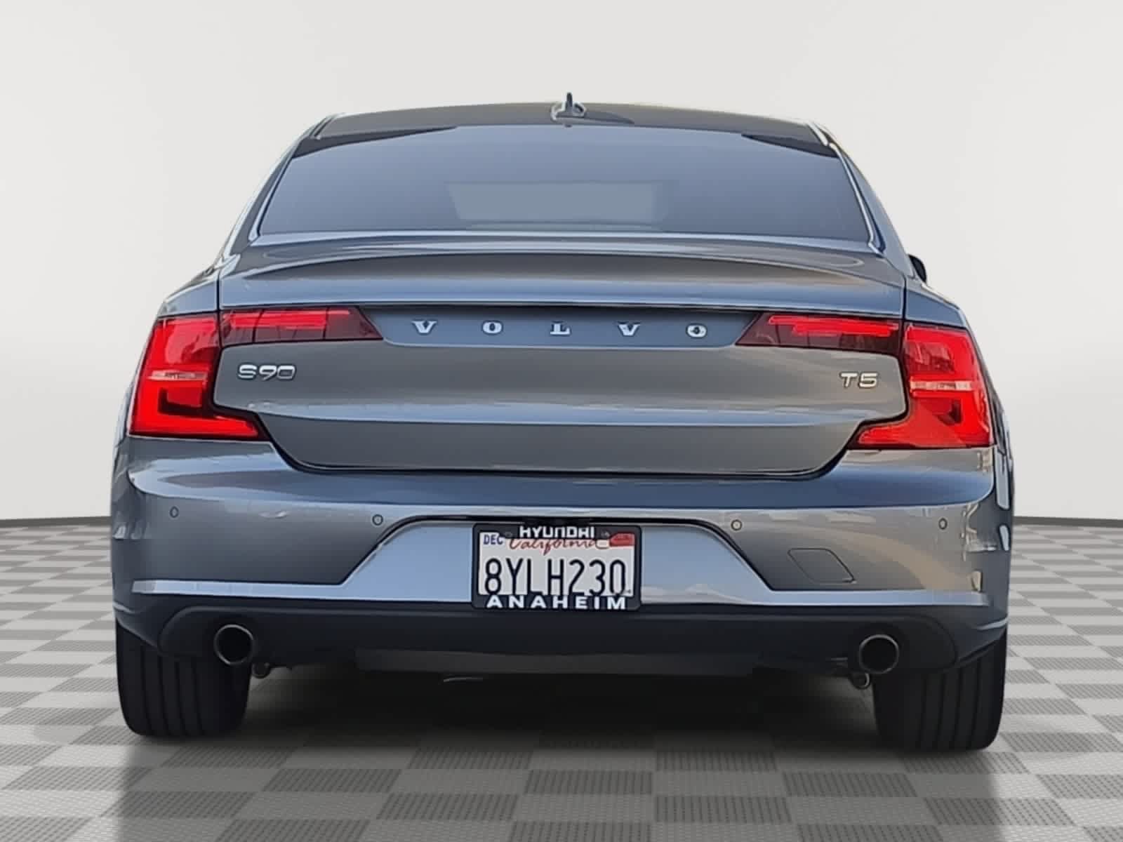 Used 2018 Volvo S90 T5 Momentum w/ Convenience Package FWD image 8