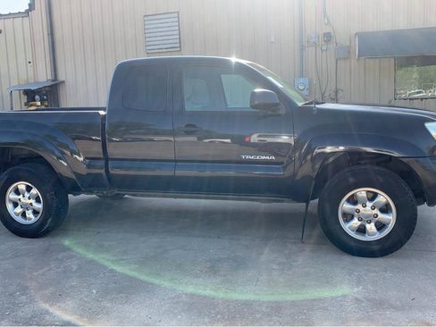 Used 2010 Toyota Tacoma PreRunner image 4