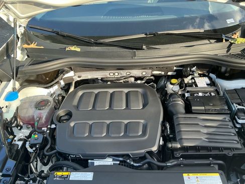 New 2026 Volkswagen Tiguan SE image 15