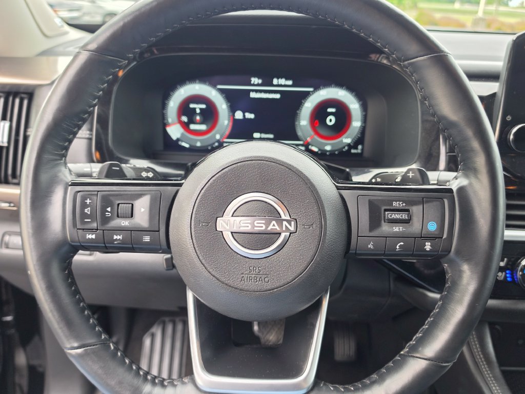 Used 2024 Nissan Pathfinder Platinum FWD image 16
