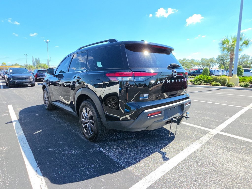 Used 2023 Nissan Pathfinder SV w/ SV Premium Package AWD/4WD image 12
