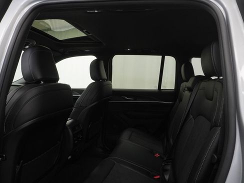 New 2026 Jeep Grand Cherokee Altitude AWD/4WD image 18