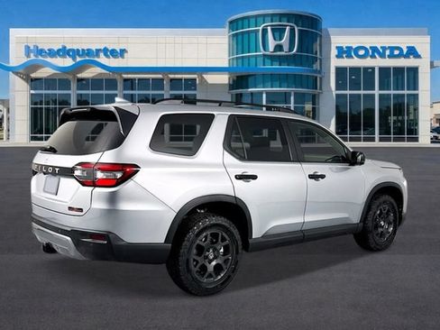 New 2026 Honda Pilot TrailSport image 3