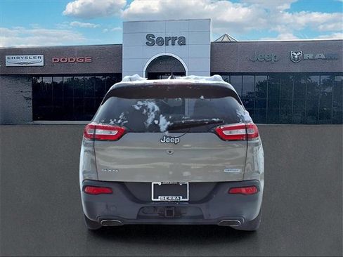 Used 2017 Jeep Cherokee Latitude w/ Cold Weather Group image 5