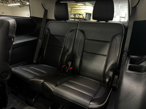 Used 2019 GMC Acadia Denali w/ Technology Package AWD/4WD image 13