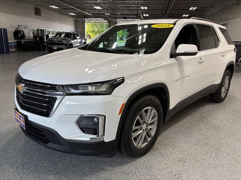 Used 2023 Chevrolet Traverse LT AWD/4WD image 3