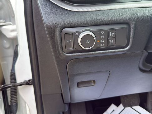 Used 2020 Ford Explorer XLT w/ Equipment Group 202A AWD/4WD image 18