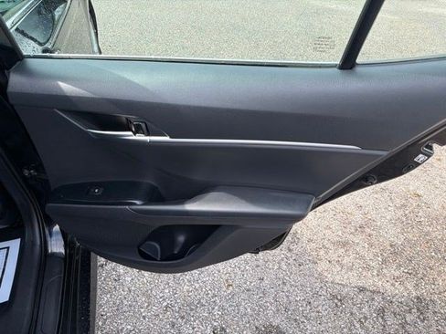 Used 2018 Toyota Camry LE FWD image 16