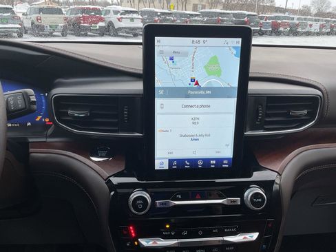 Used 2024 Ford Explorer King Ranch w/ Technology Package image 14