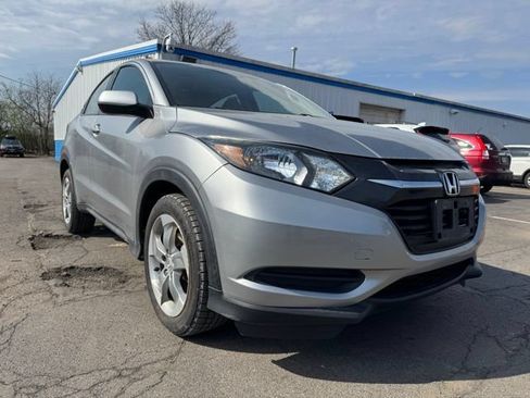 Used 2018 Honda HR-V LX image 7