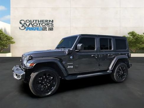 Used 2021 Jeep Wrangler Unlimited Sahara w/ Dual Top Group AWD/4WD image 27