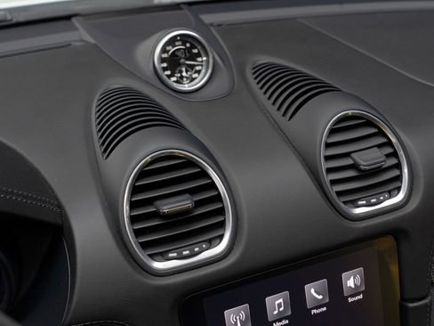 Used 2020 Porsche 718 Boxster Spyder RWD image 28