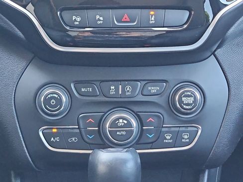 Used 2022 Jeep Cherokee Limited w/ Elite Package AWD/4WD image 13