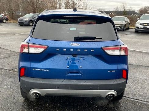 Used 2022 Ford Escape Titanium image 4