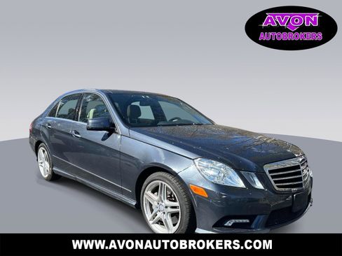 Used 2011 Mercedes-Benz E 550 4MATIC Sedan image 1