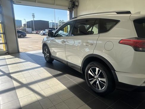 Used 2018 Toyota RAV4 XLE image 12