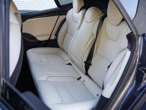 Used 2021 Tesla Model S Plaid image 23