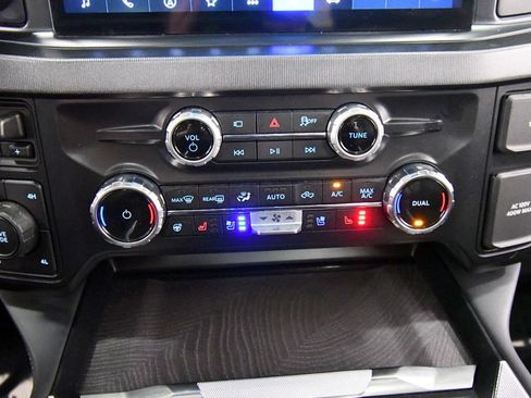 Used 2025 Ford F350 Platinum w/ FX4 Off-Road Package AWD/4WD image 27