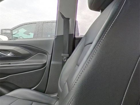 Used 2024 GMC Terrain SLT image 25