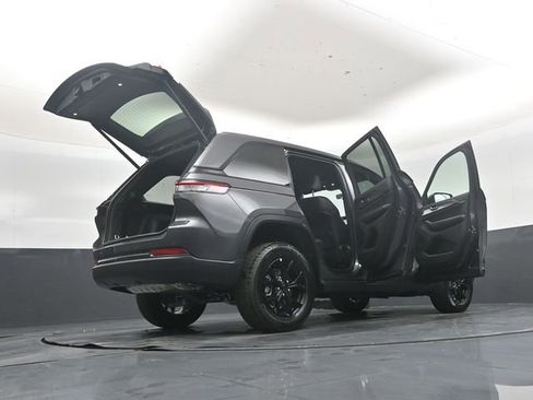 New 2025 Jeep Grand Cherokee Altitude image 53