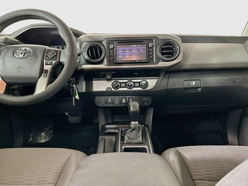 Used 2018 Toyota Tacoma SR5 RWD image 25