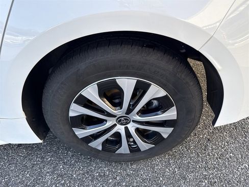 Used 2022 Toyota Corolla LE image 19