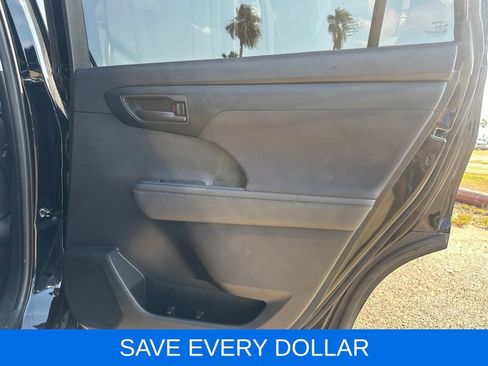 Used 2023 Toyota Highlander L FWD image 19