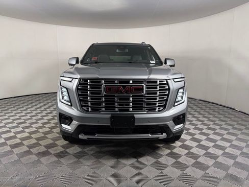 Used 2025 GMC Yukon XL Denali AWD/4WD image 7