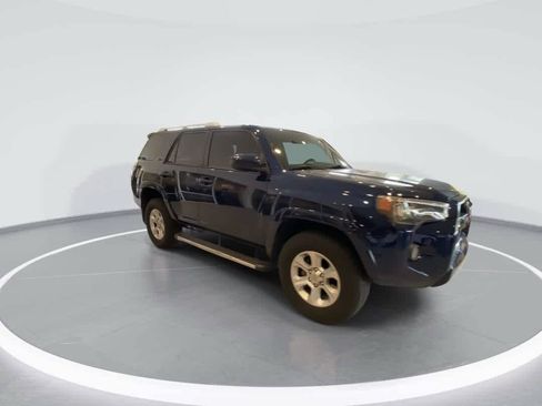 Used 2017 Toyota 4Runner SR5 AWD/4WD image 2